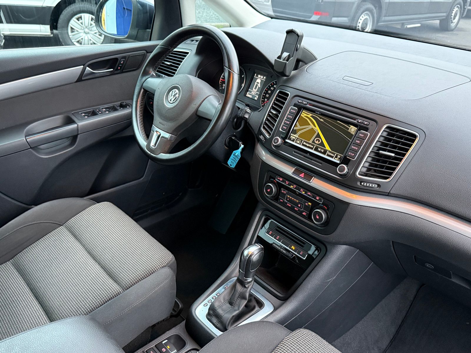 Fahrzeugabbildung Volkswagen Sharan Comfortline BMT DSG Navi Kamera SHZ Klima