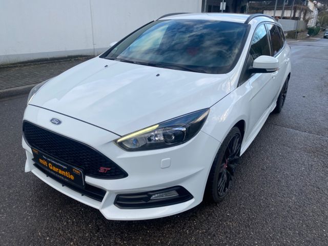 Ford Focus Turnier ST RecaroSitze Navi 2Hd !!