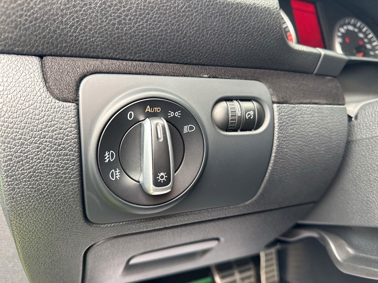 Fahrzeugabbildung Volkswagen Scirocco *Remus*Dynaudio*Alcantara*Sport*Bi-Xen