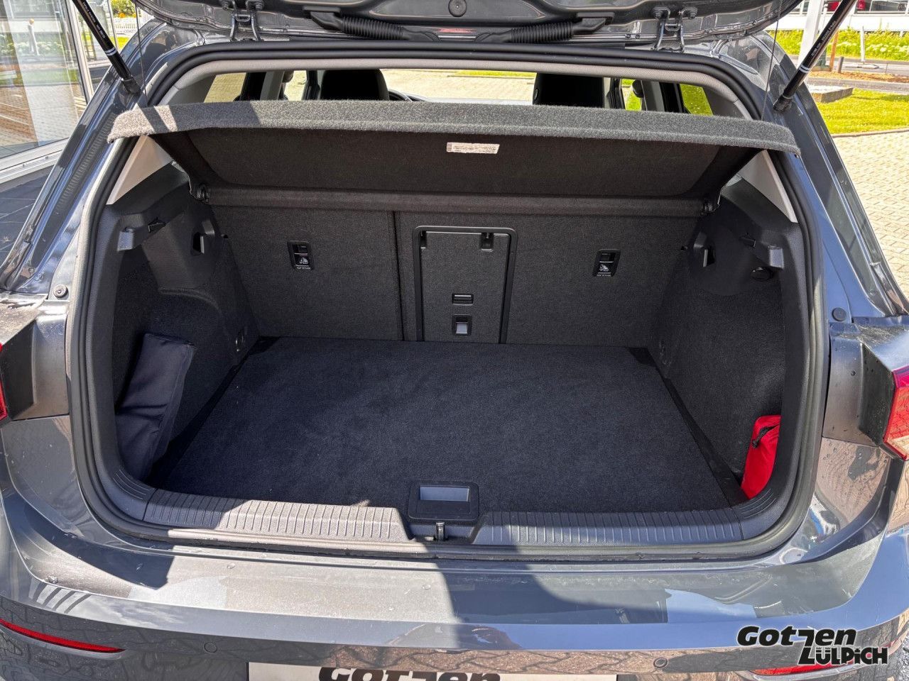 Fahrzeugabbildung Volkswagen Golf VIII Move1,5TSI Navi ACC Light Assis LED
