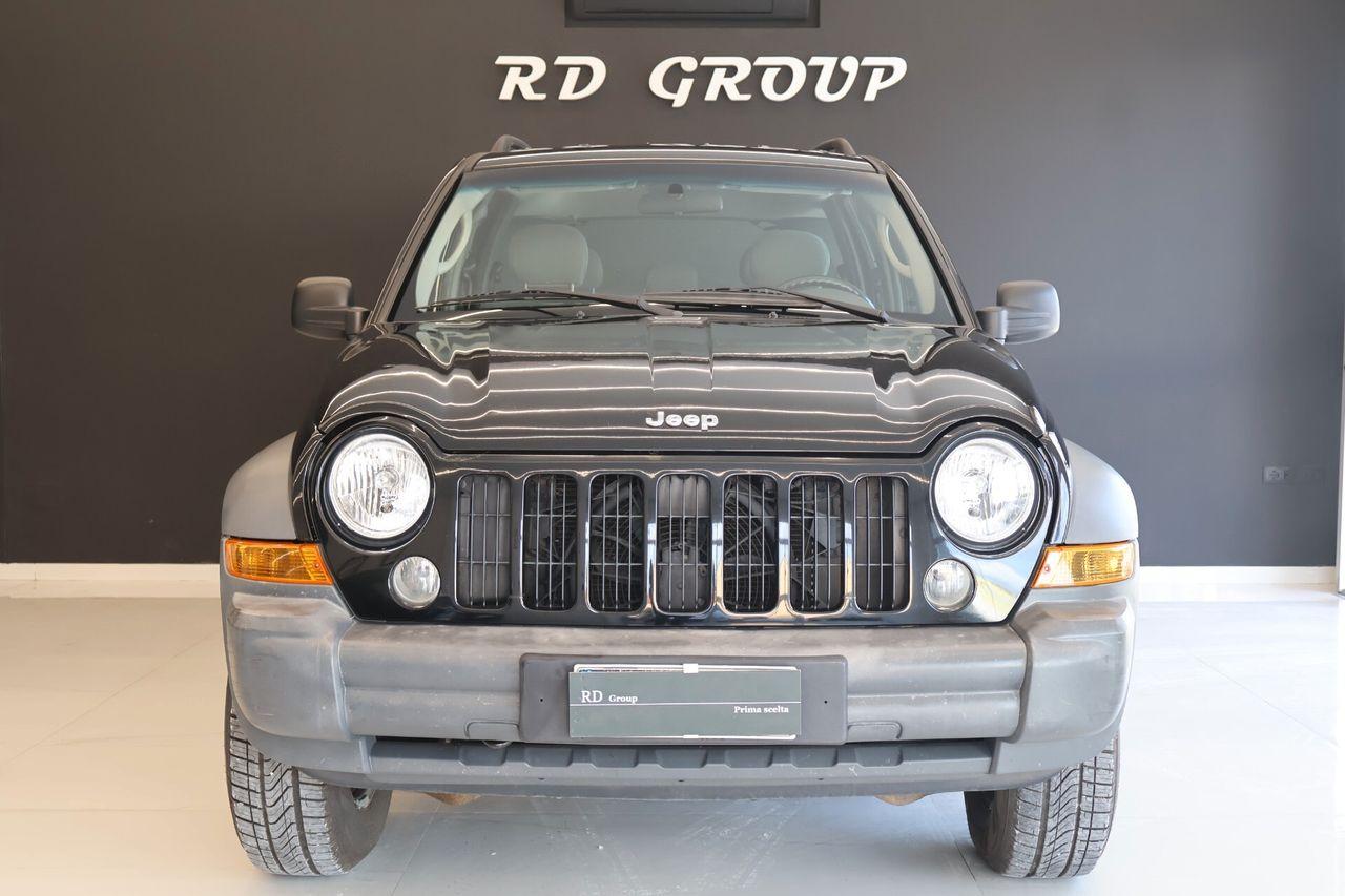Jeep Cherokee 2006 — rear view