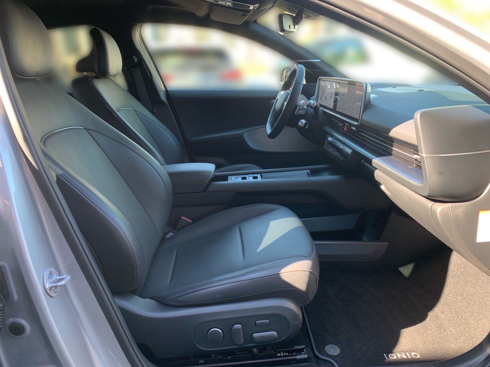 Fahrzeugabbildung Hyundai IONIQ 6 Uniq 77,4 kWh Elektro 4WD