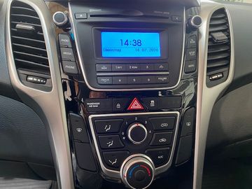 Hyundai i30 1.6 GDi blue
