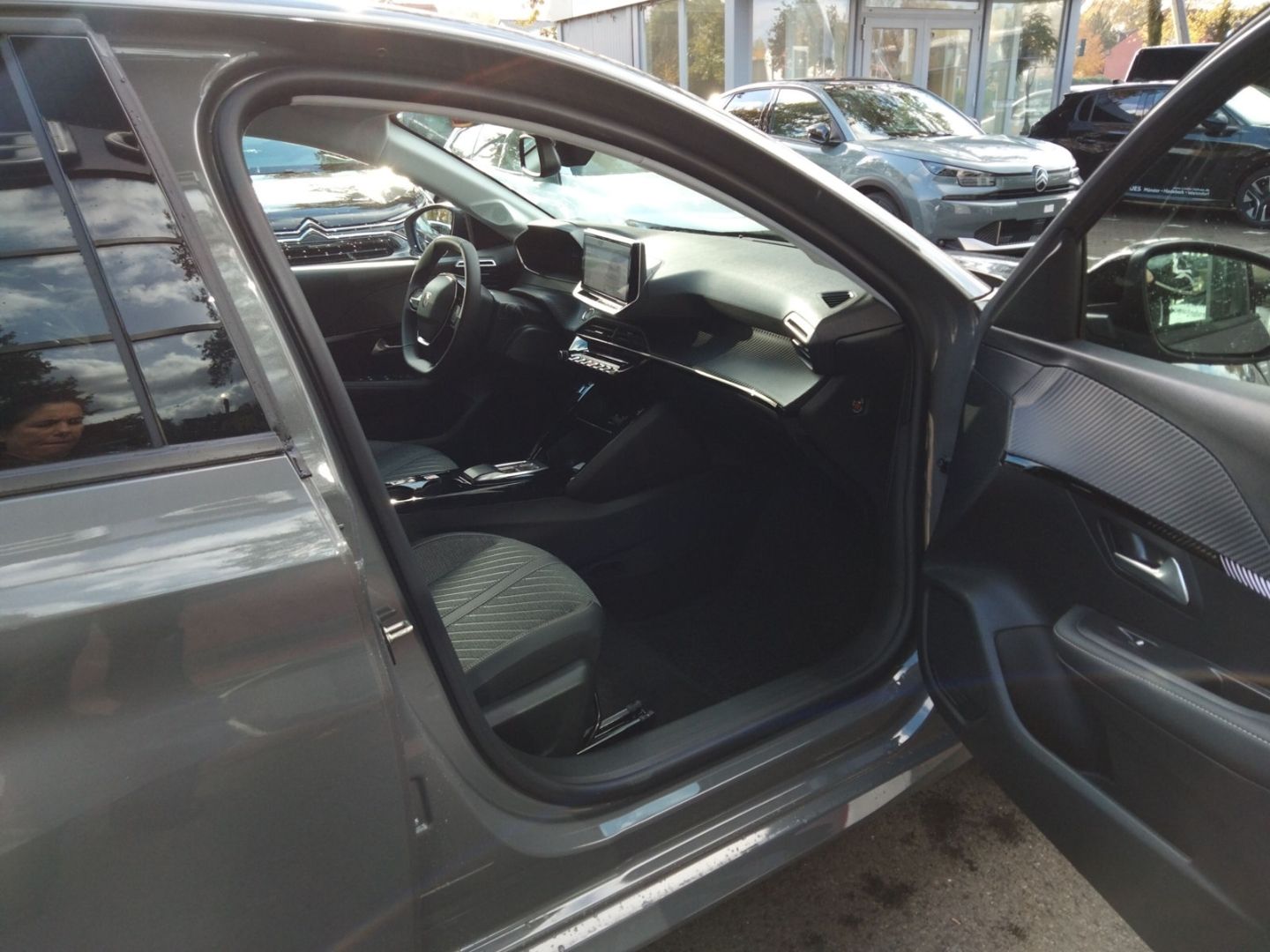 Fahrzeugabbildung Peugeot 208 Allure Elektro 156 Navi 360 Kamera SHZ Keyle