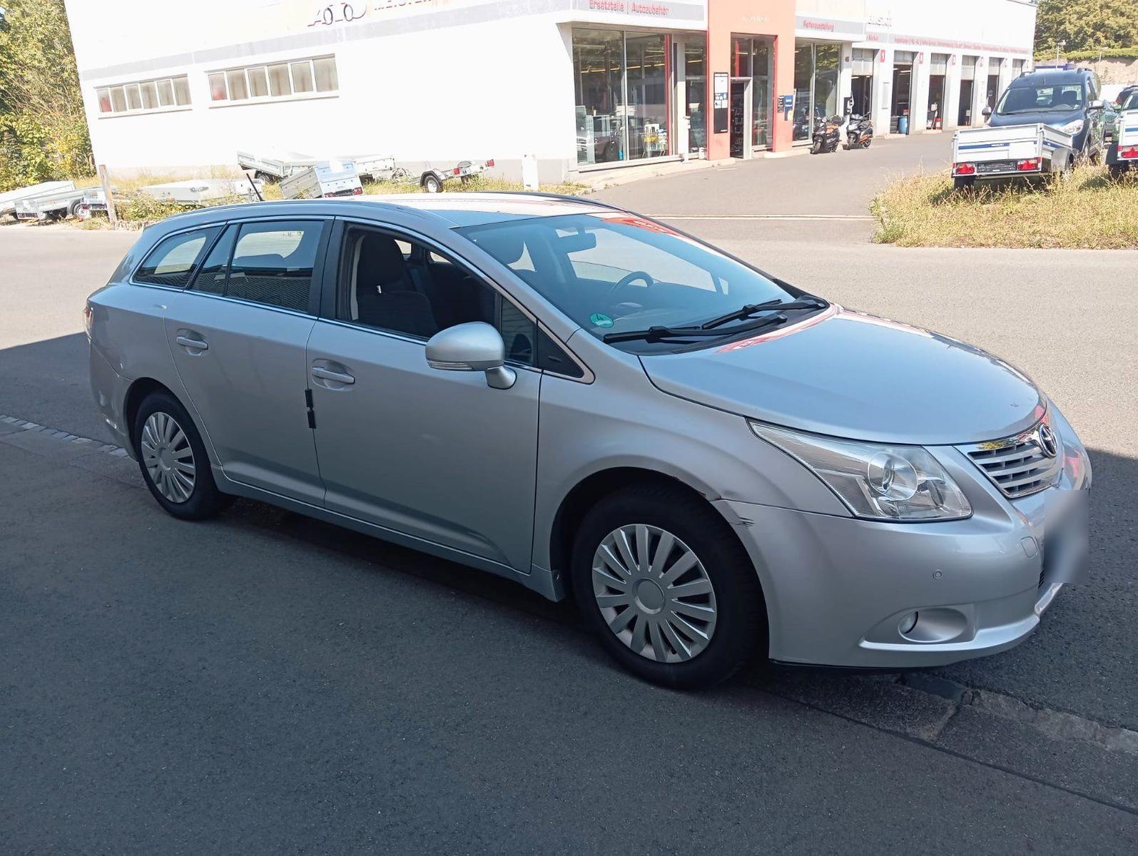 Toyota Avensis 2011 — photo 7