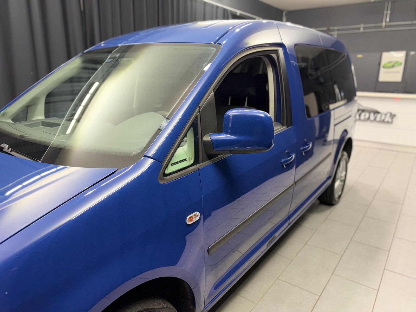 Fahrzeugabbildung Volkswagen Caddy Maxi Life Team 4Motion |AHK|PDC|7-SITZER