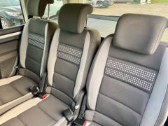 Fahrzeugabbildung Volkswagen Touran 1.6 TDI Life AAC NAVI SHZ PDC VORN ALU