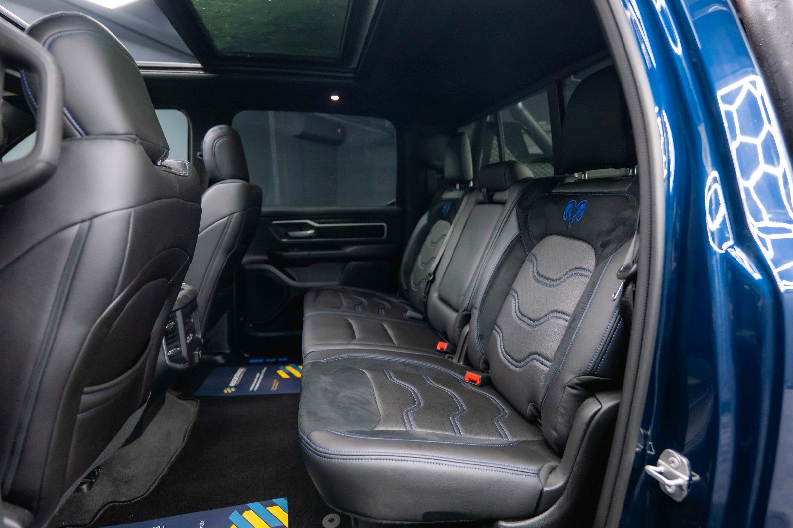 Fahrzeugabbildung Dodge RAM 5.7 V8 HEMI 4x4 NIGHT *Pano*LED* Unfallfrei