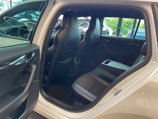 Skoda Octavia Combi RS *TEMPOMAT*NAVI*AHK*BI-XENON*