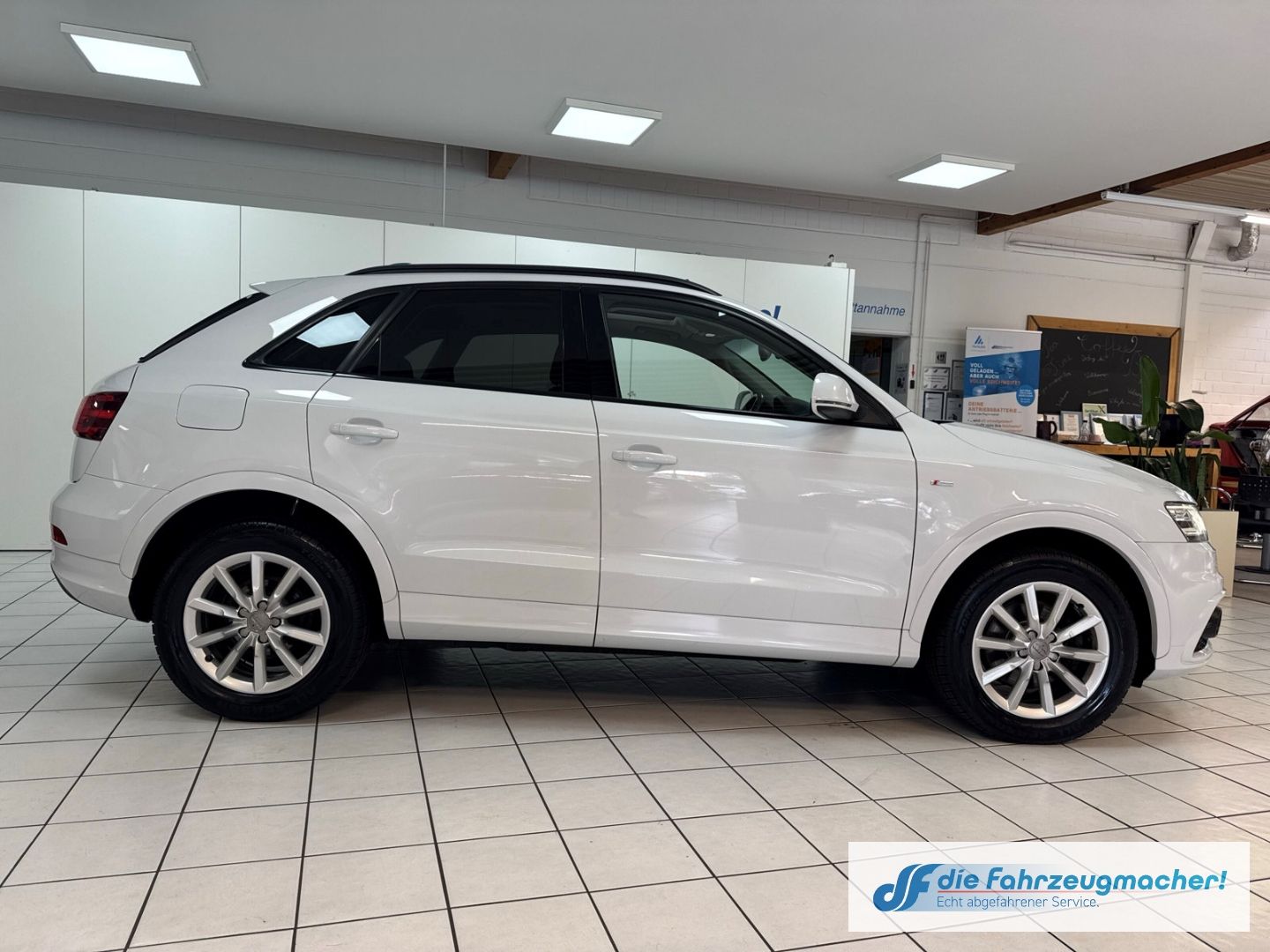 Fahrzeugabbildung Audi Q3 2.0 TDI quattro S line Sportpaket AD El. Pano