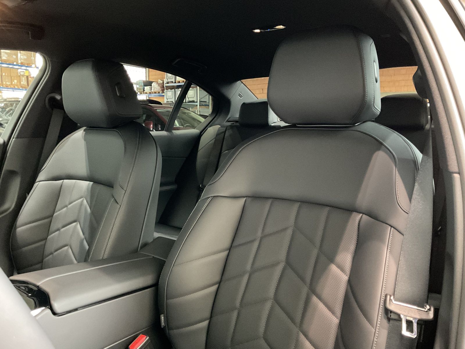 Fahrzeugabbildung BMW i5 xDrive40 *Sitzbelüftung *AHK *20" LMR DAB