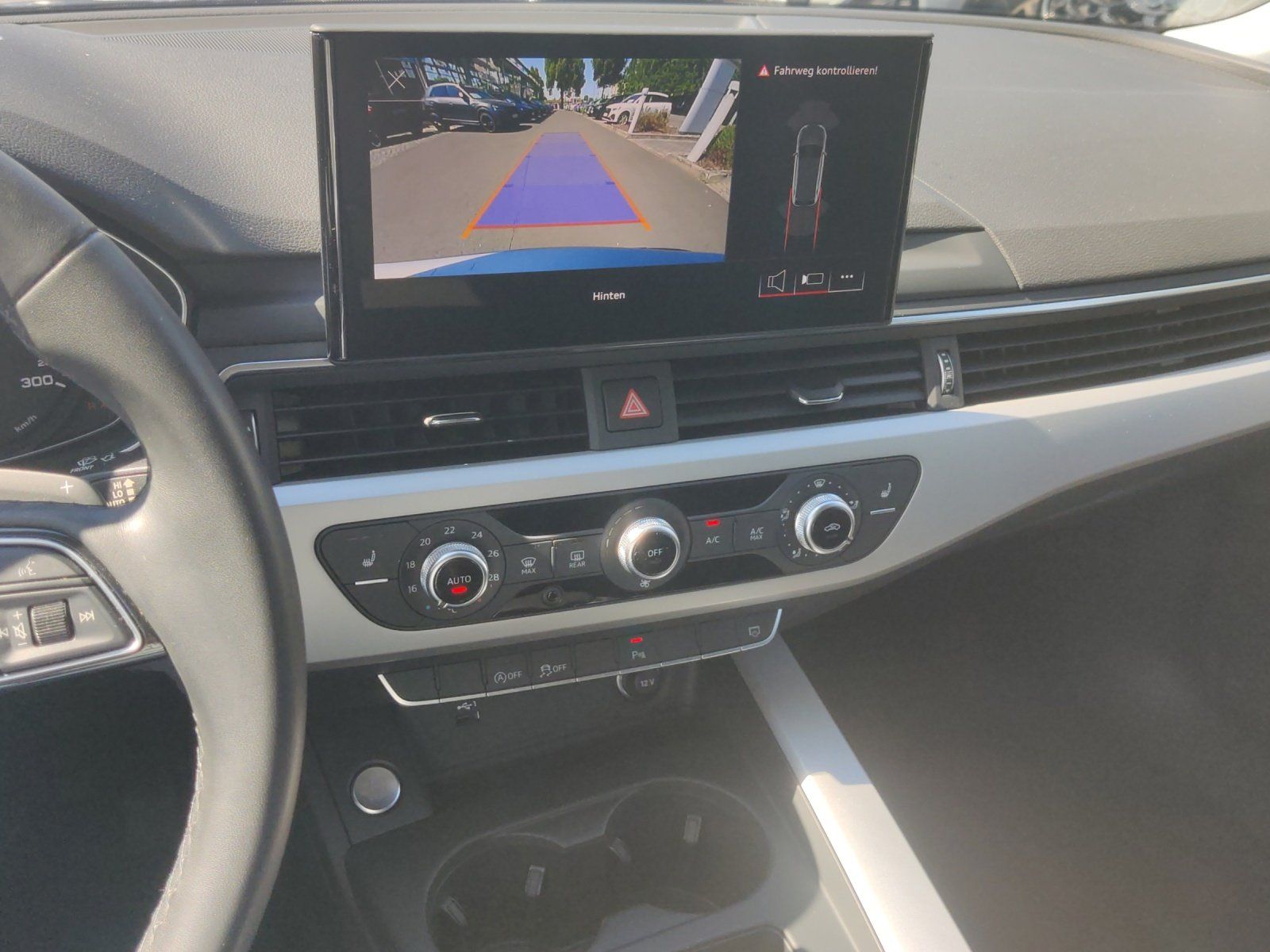Fahrzeugabbildung Audi A4 Avant 30 TDI advanced AHK,Kamera,Navi,PDC,SHZ