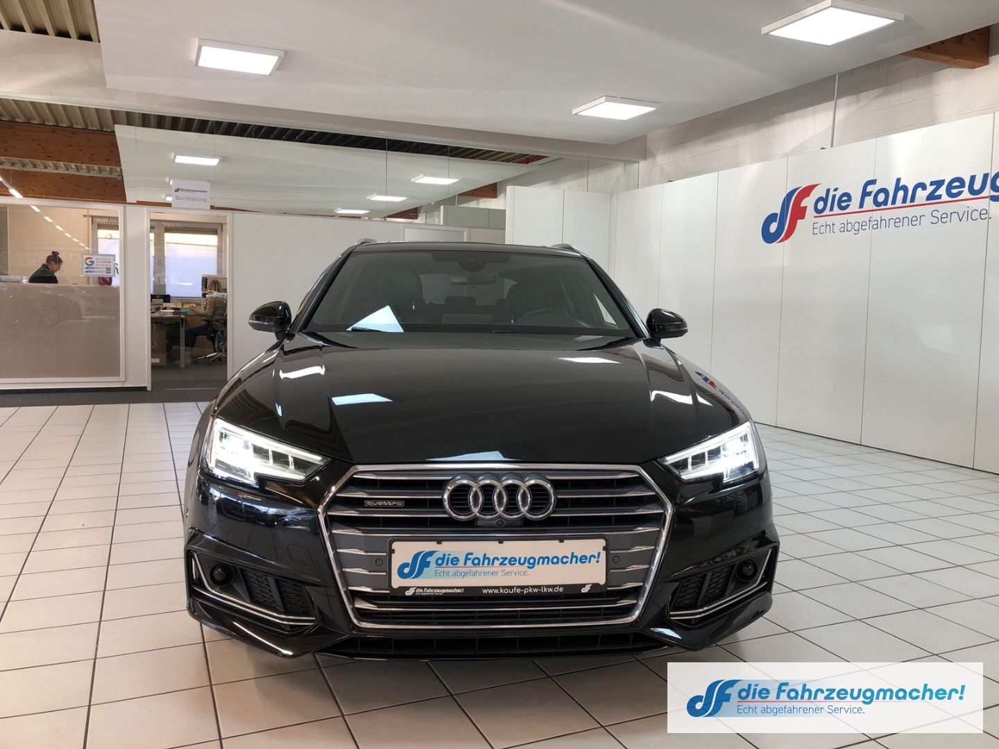 Fahrzeugabbildung Audi A4 Avant quattro sport 3.0 TDI S line  Pano AHK-