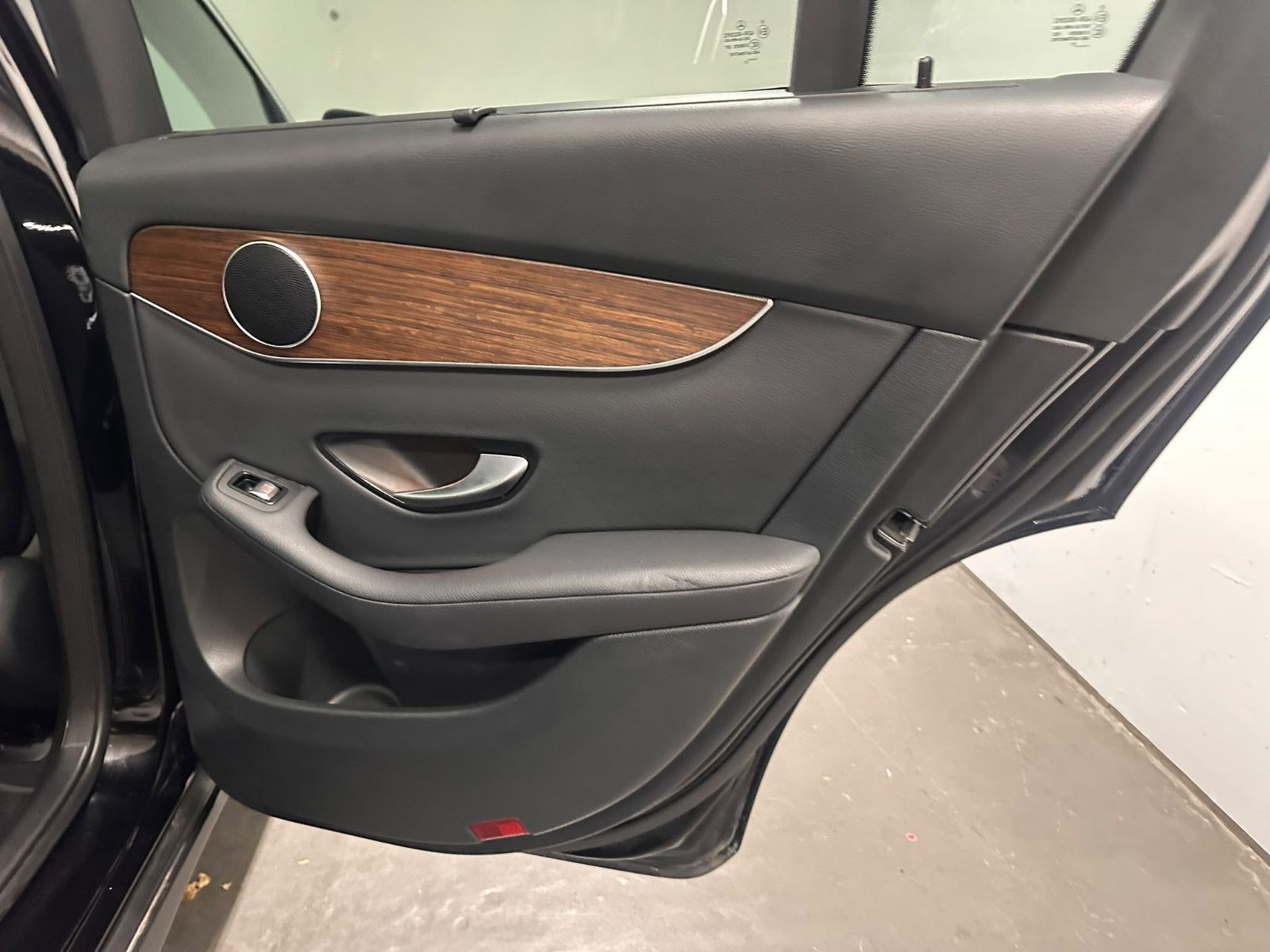 Fahrzeugabbildung Mercedes-Benz GLC 300 e 4MATIC Autom.*AHK*PANORAMA*DISTRO