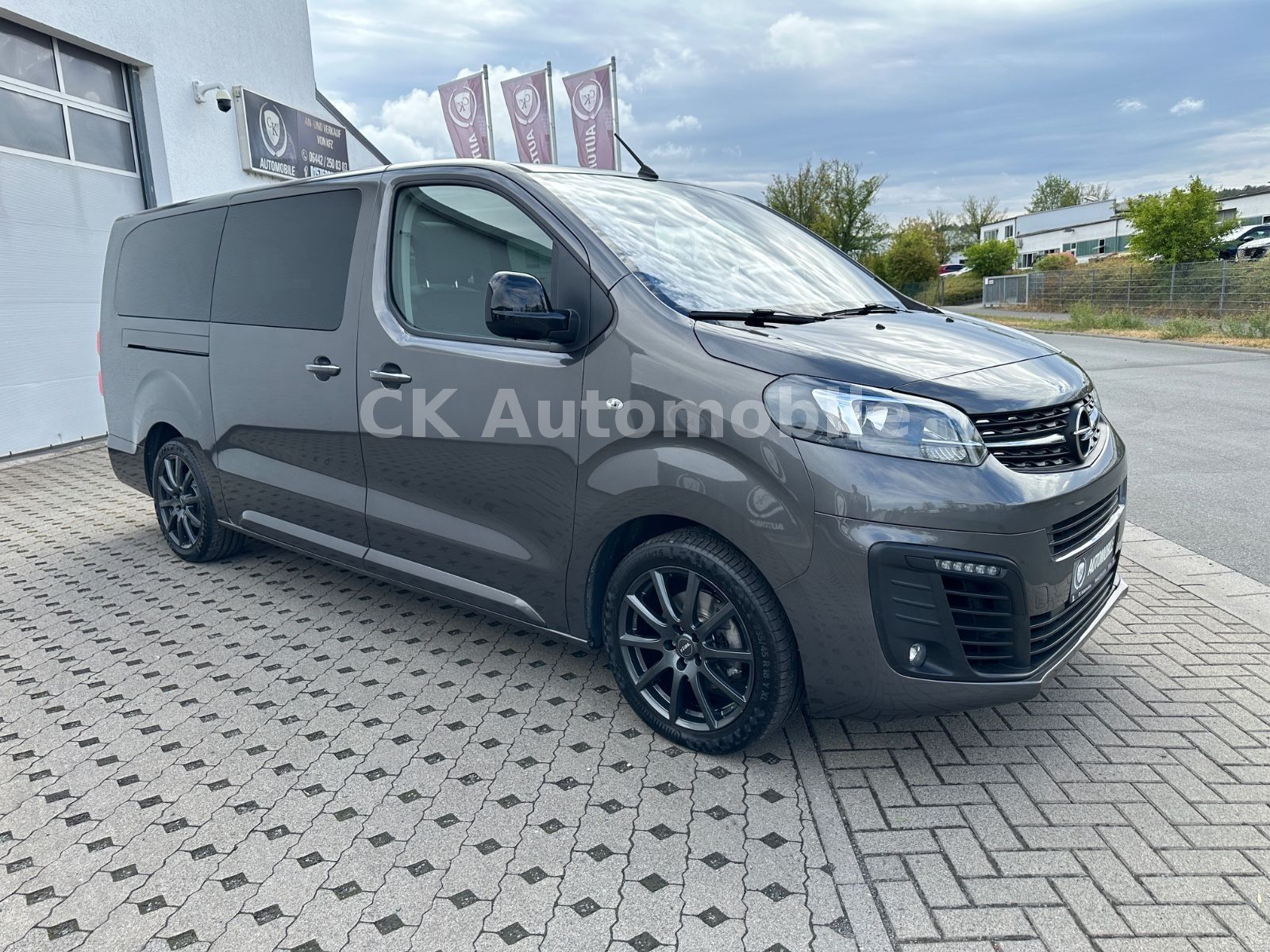 Fahrzeugabbildung Opel Zafira Life Elegance L/7 Sitze/Navi/Pano/LED/AHK