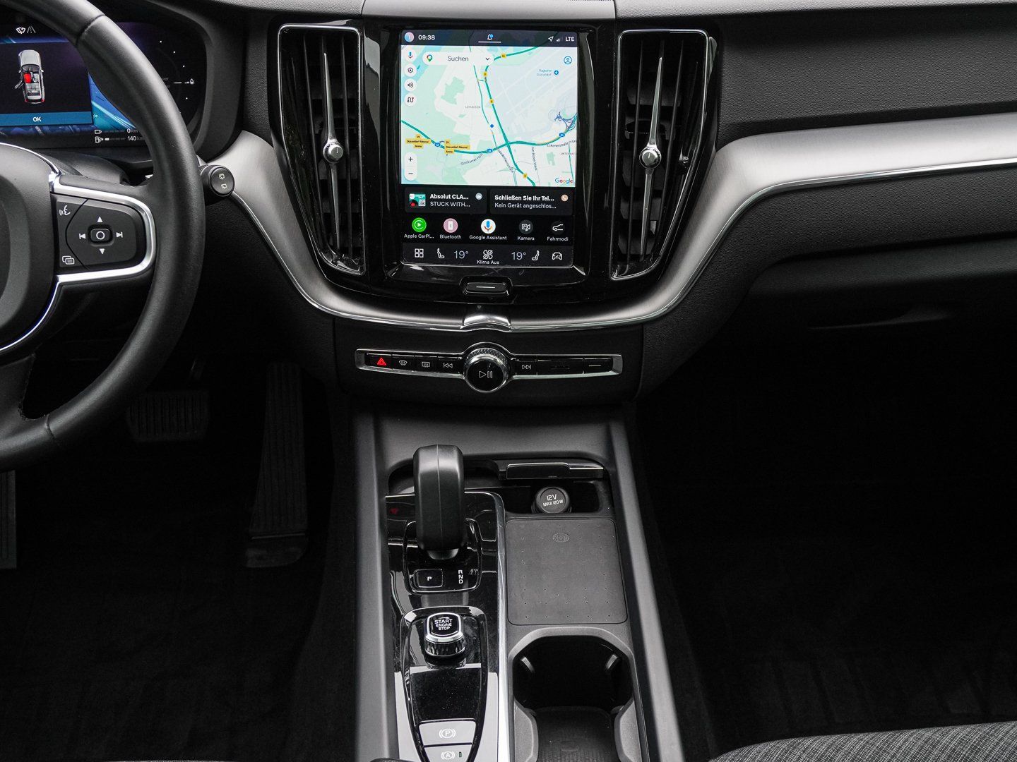 Volvo XC60 T6 AWD Core Bright Plug-in Hybrid AHK PANO foto 13