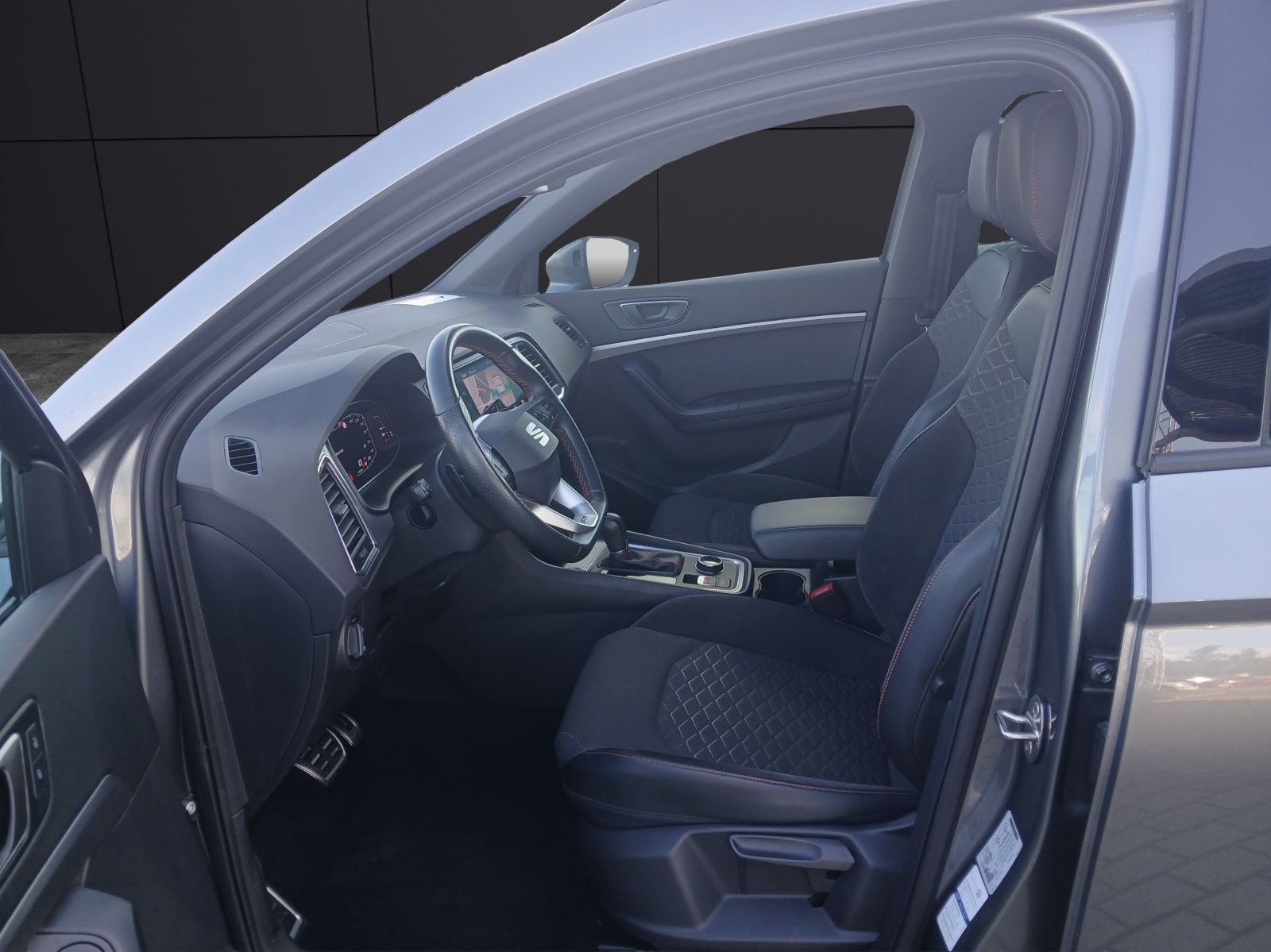 Fahrzeugabbildung SEAT Ateca TSI FR-Line DSG LED AHK Navi AID ACC RFK S