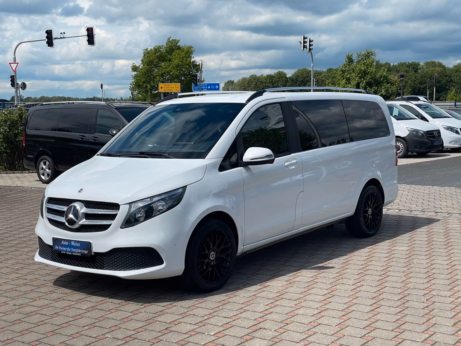 Mercedes-Benz V 220d.9-G.LANG.LIEGEPAKET.AHK.1.HAND.
