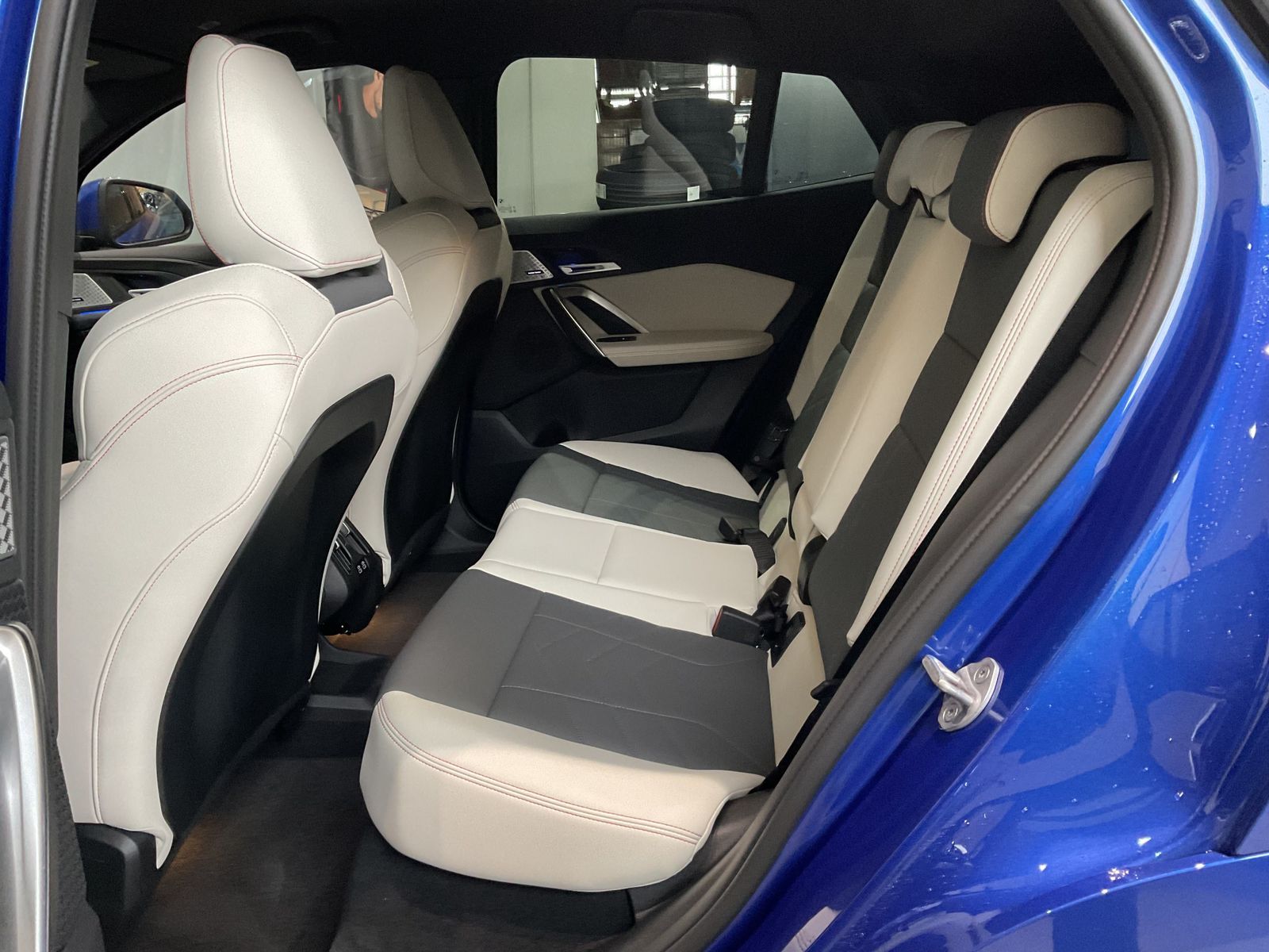 Fahrzeugabbildung BMW iX2 xDrive30 |Aktivsitz |M Sportpaket |Harman Ka