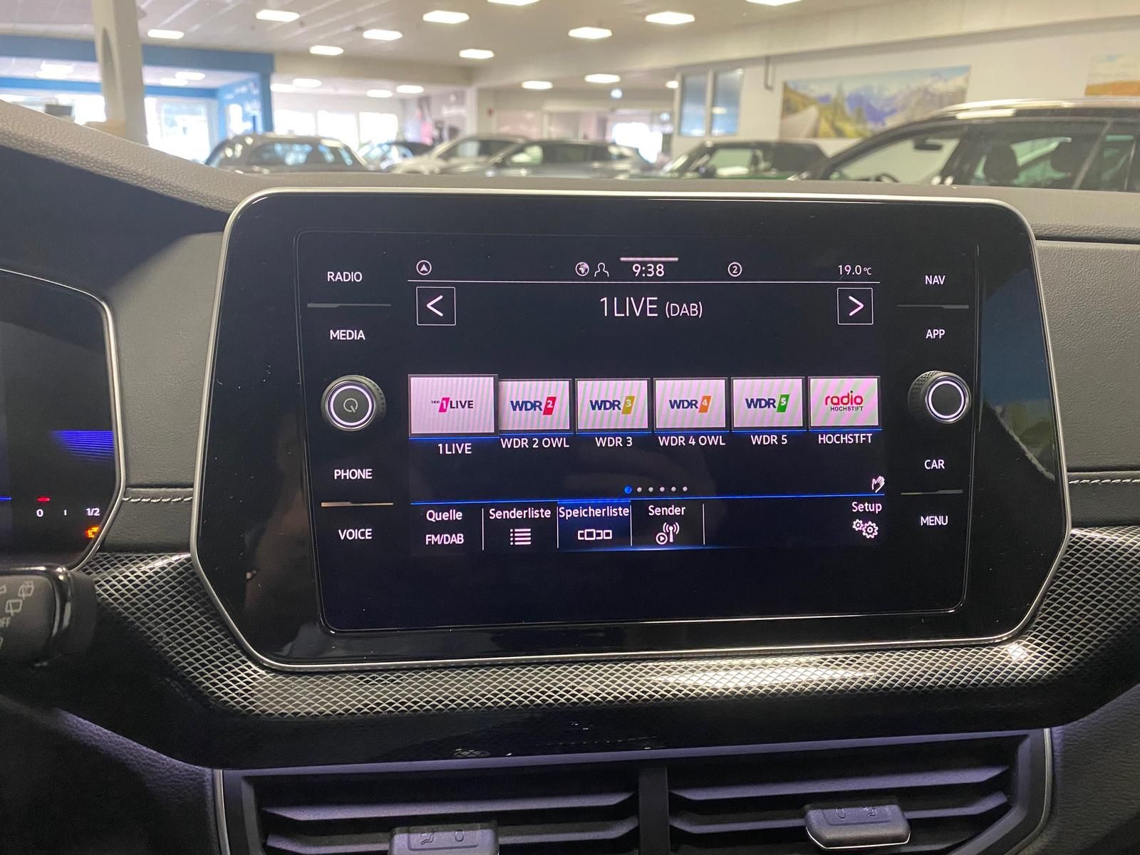 Fahrzeugabbildung Volkswagen T-Cross 1.0 TSI DSG R-Line BLACKSTYLE+MATRIX+AHK
