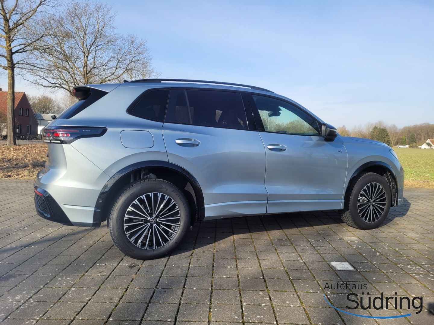 Tiguan 2,0 R-Line TSI DSG 4Motion HUD AHK Matrix