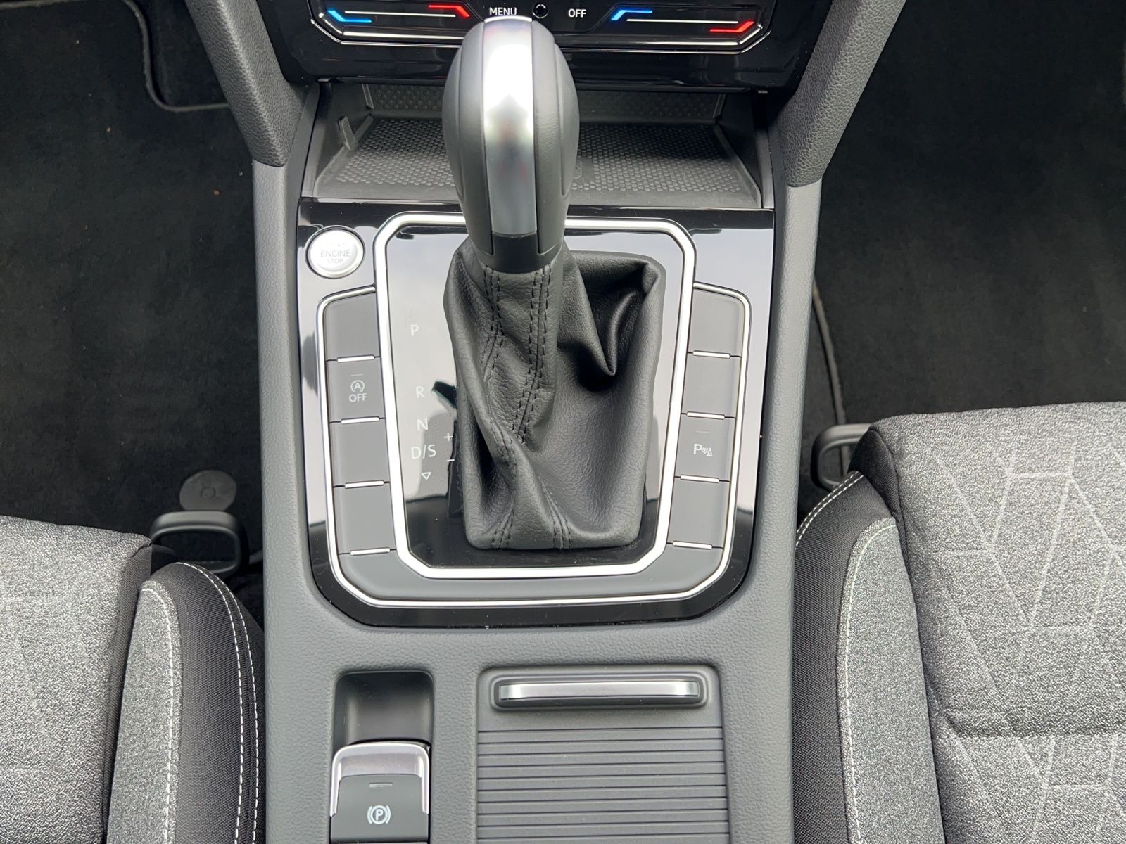 Fahrzeugabbildung Volkswagen Passat Variant TDI DSG AHK NAVI ACC LED PDC SHZ