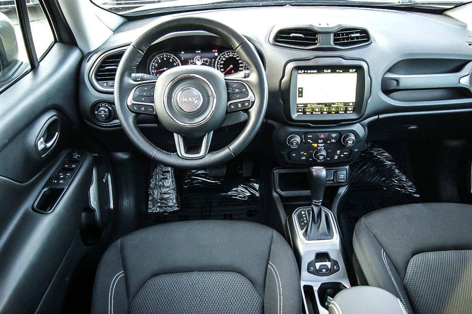 Fahrzeugabbildung Jeep Renegade 1.3 T-GDI Limited FWD KENWOOD PANORAMA