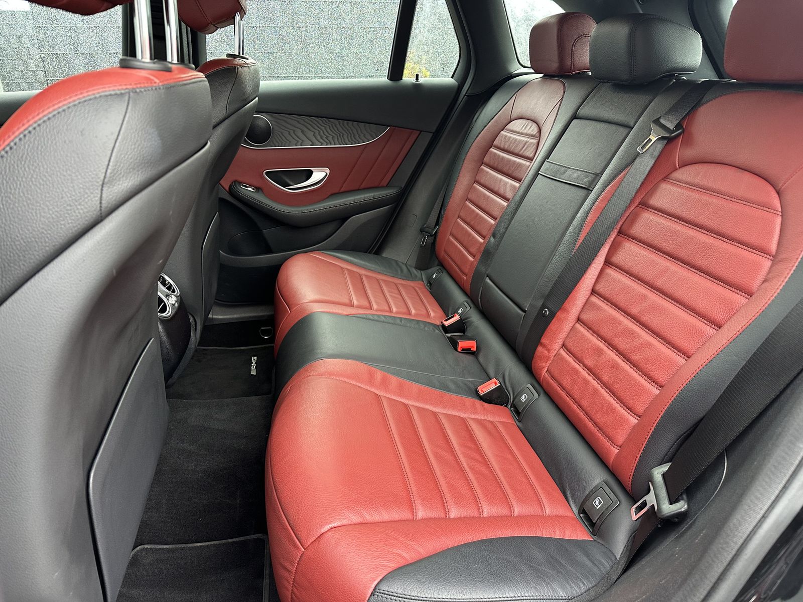 Fahrzeugabbildung Mercedes-Benz GLC 200d 4Matic AMG-Line NAV+LED+AHK+19ZO+KAMERA