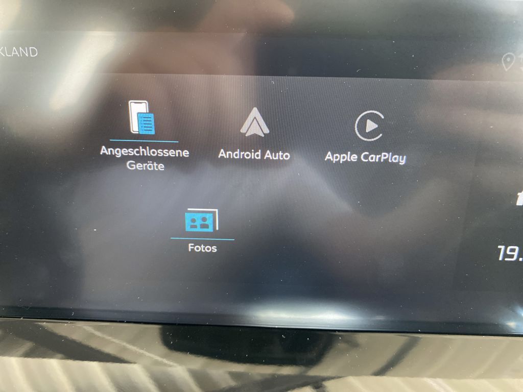 Fahrzeugabbildung Citroën C4 Hybrid 145 PLUS *Allwetterreifen*beh. Frontsc