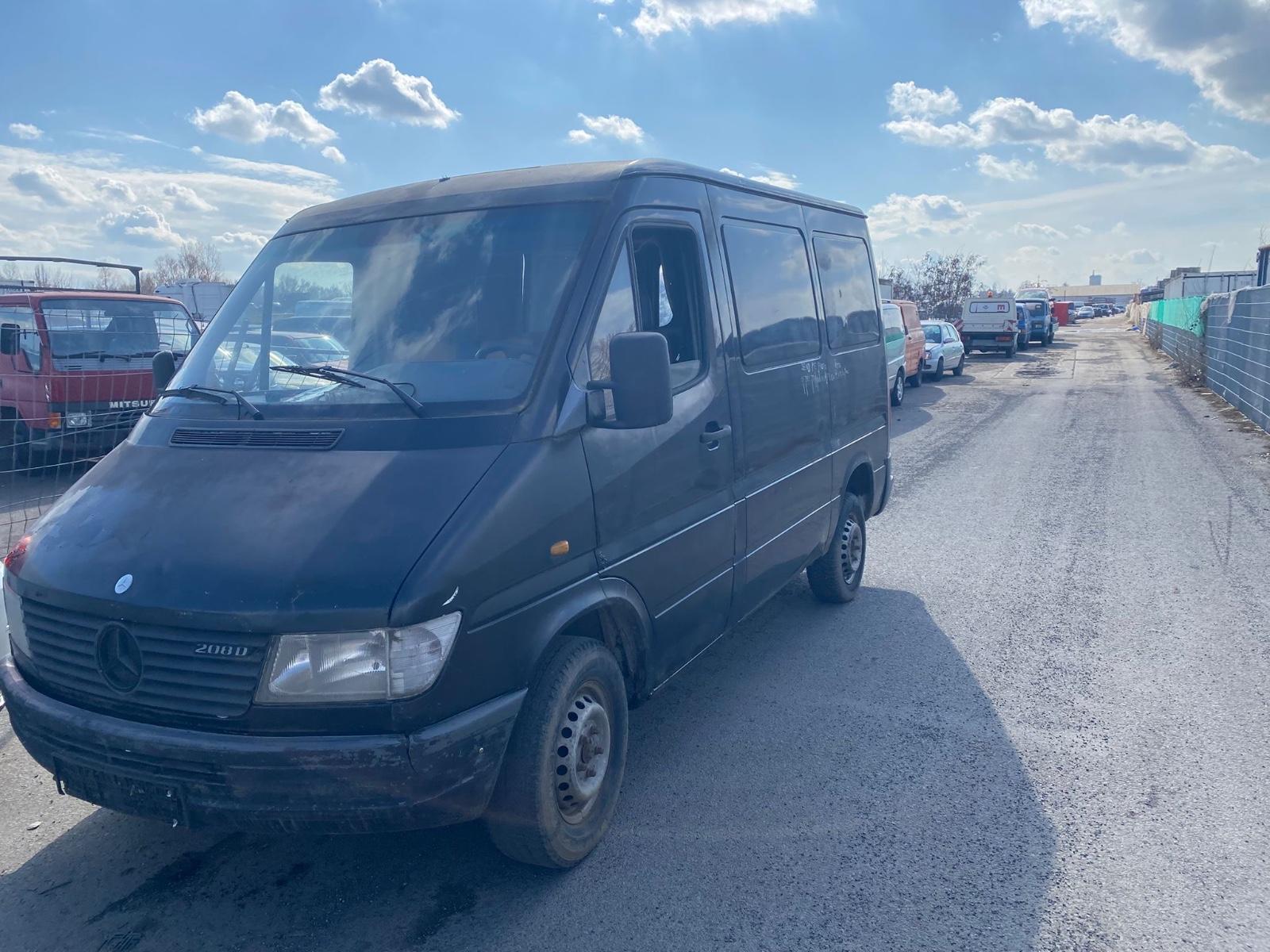 Mercedes-Benz Sprinter 208D