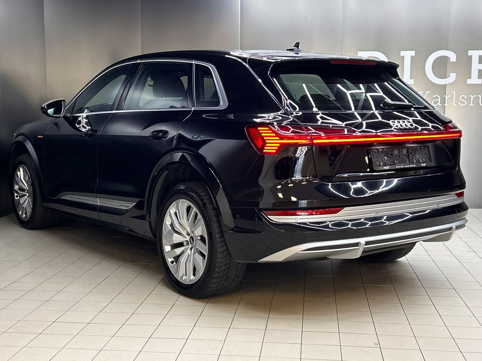 Fahrzeugabbildung Audi e-tron 55 Quat 2X S LINE SPORT LED+NAVI+B&O+KAM+