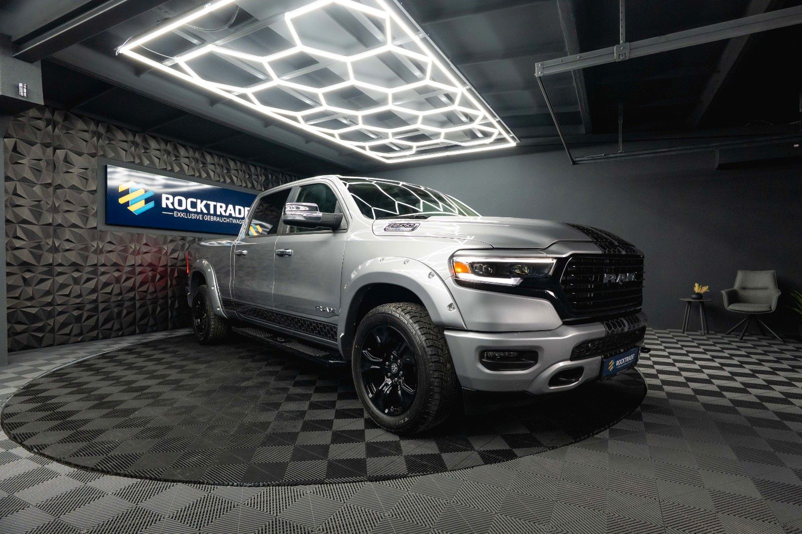 Fahrzeugabbildung Dodge RAM 5.7 V8 HEMI 4x4 Night LARAMIE LONGBED 19%