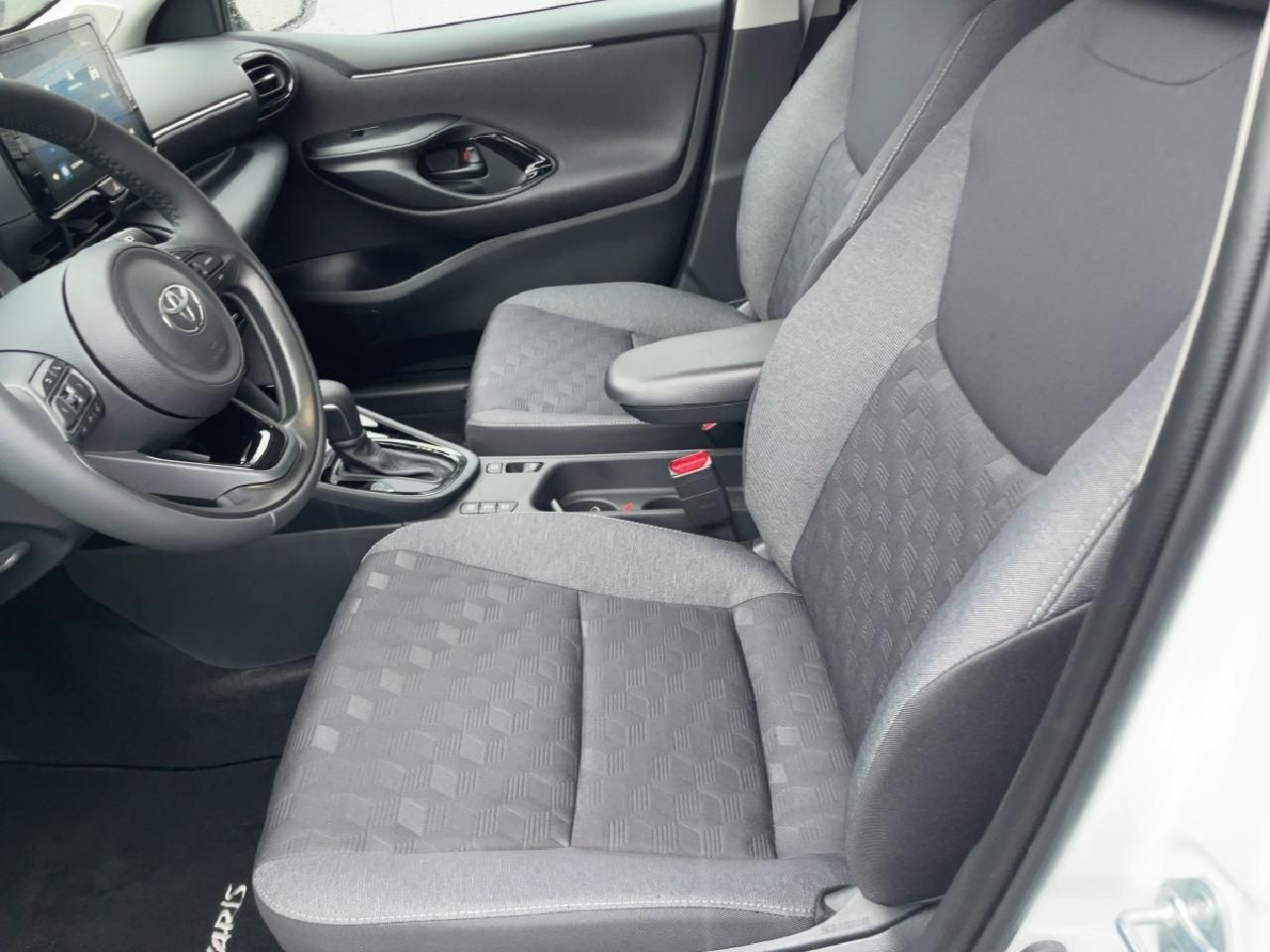 Fahrzeugabbildung Toyota Yaris Hybrid 116PS Teamplayer + Comfort Paket