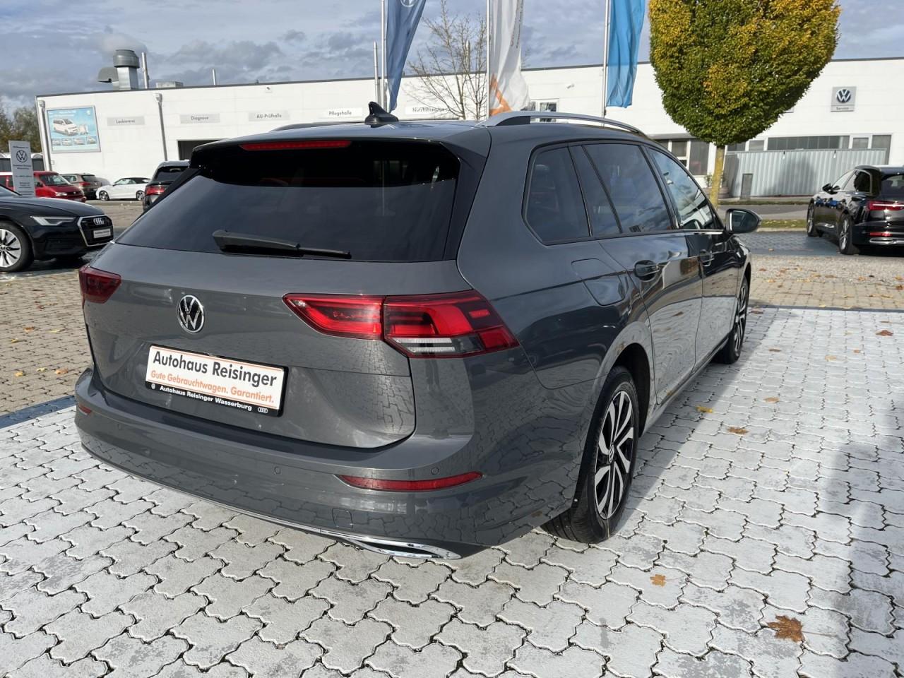 Volkswagen Golf VIII Variant 1.5 TSI Active (NAVI+LED+APP+R