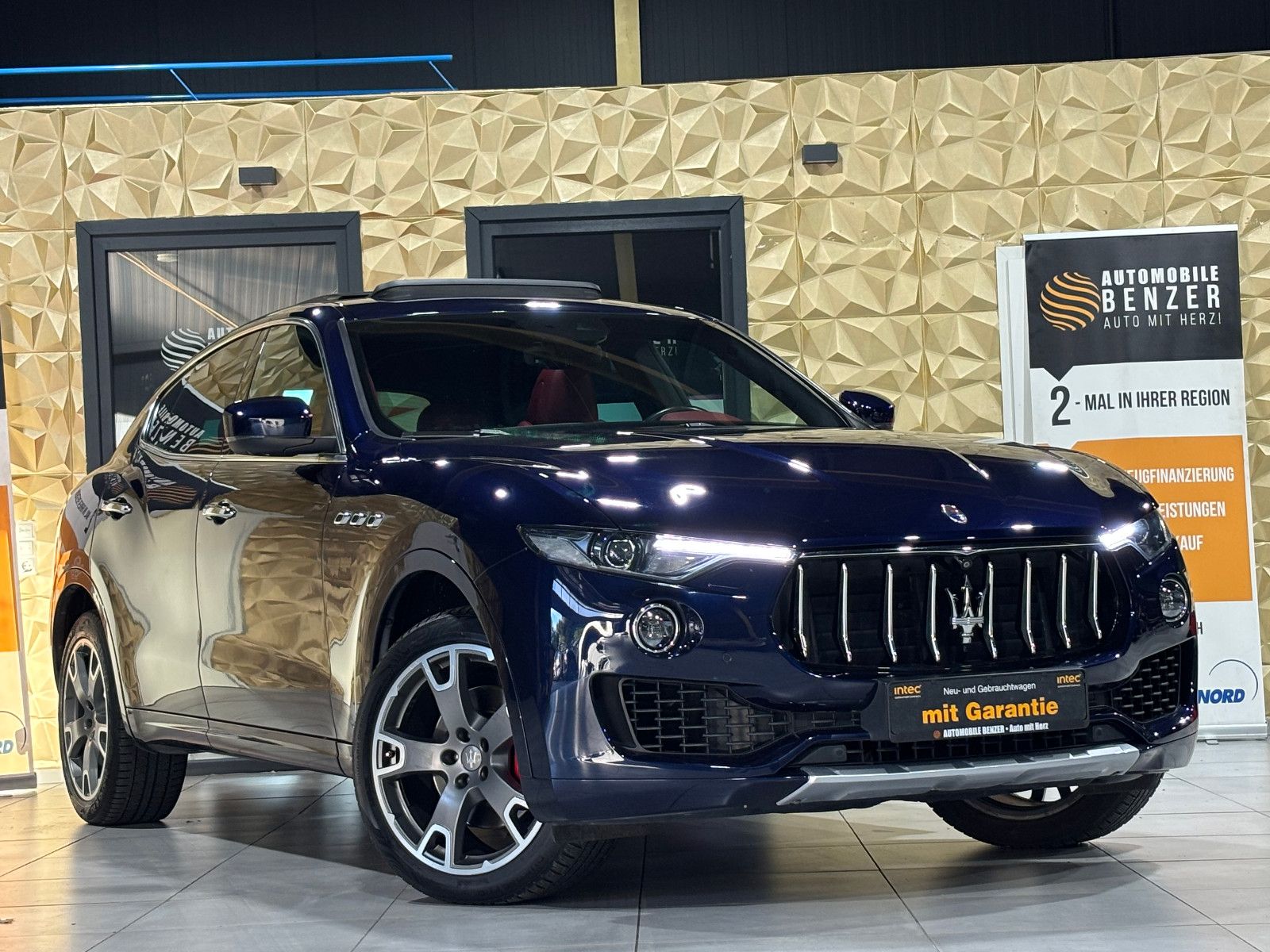 Fahrzeugabbildung Maserati Levante/EXCLUSIVE/RED/360'KAM/PANO/HARMAN-KARDON