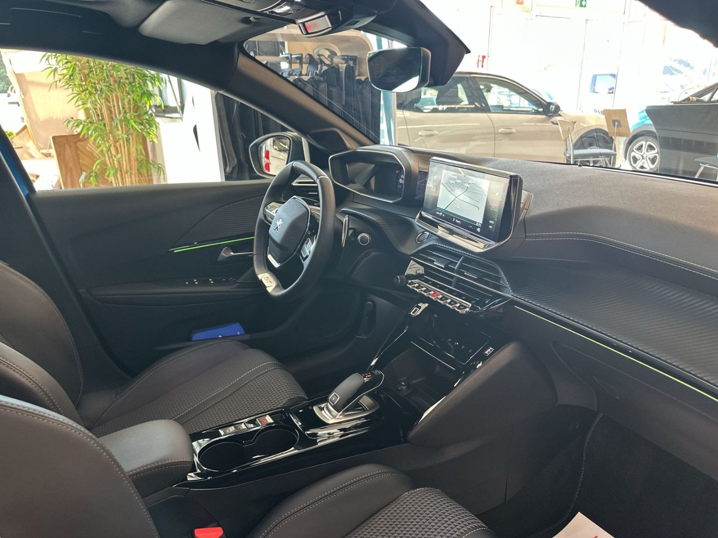 Fahrzeugabbildung Peugeot 208 GT 1.2 PureTech 130 EAT Panorama Navi ACC