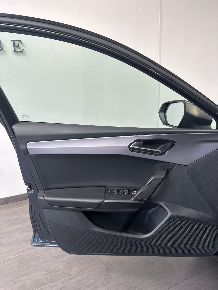 Fahrzeugabbildung SEAT Leon 1.5 eTSI DSG FR NAV+LED+KAMERA+18ZO+LHZ+VC