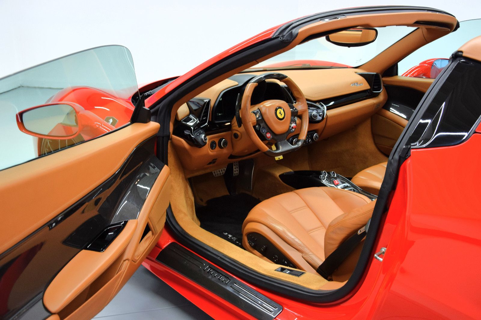 Fahrzeugabbildung Ferrari 458 Spider Carbon-Interior Rosso Corsa / Braun