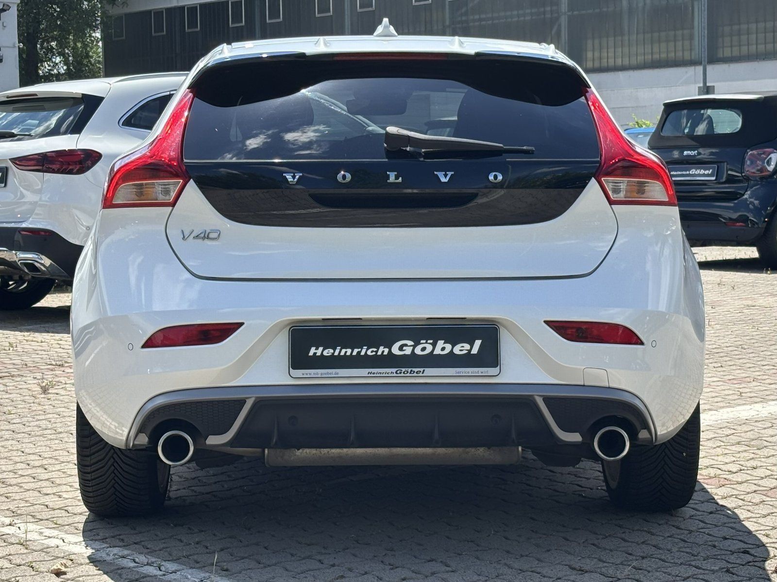 Fahrzeugabbildung Volvo V 40 T2 2.0 R-DESIGN*SHZ VORN/HINTEN*LED*BLUETOO
