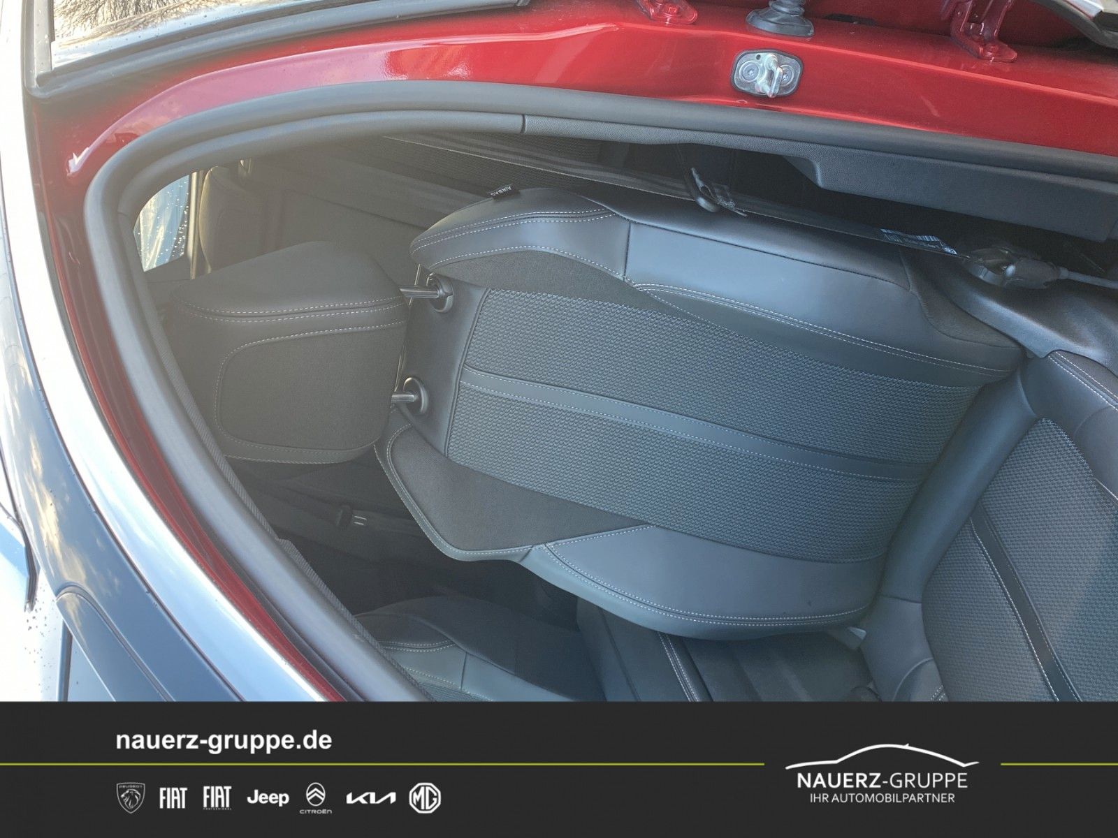 Fahrzeugabbildung Peugeot 3008 Hybrid 225 GT
