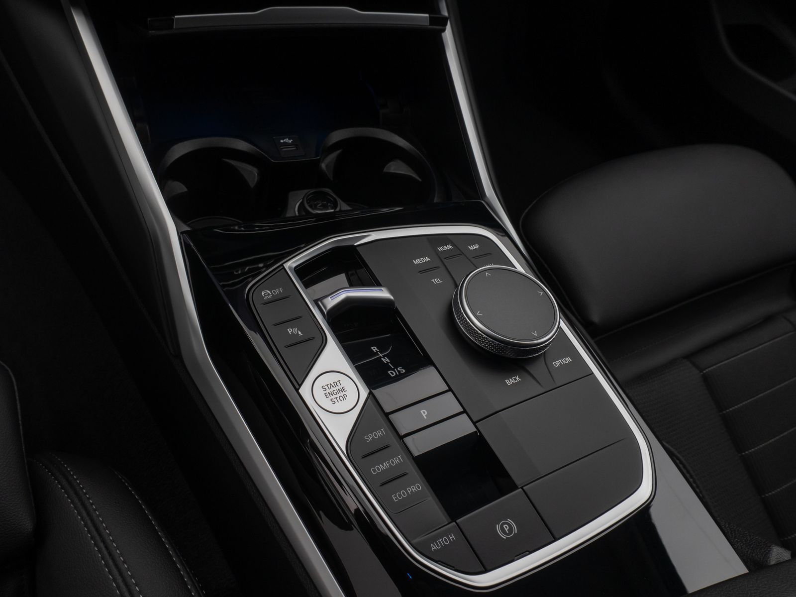 Fahrzeugabbildung BMW 318d Kamera DAB HiFi HUD Leder Komfort Sport LED