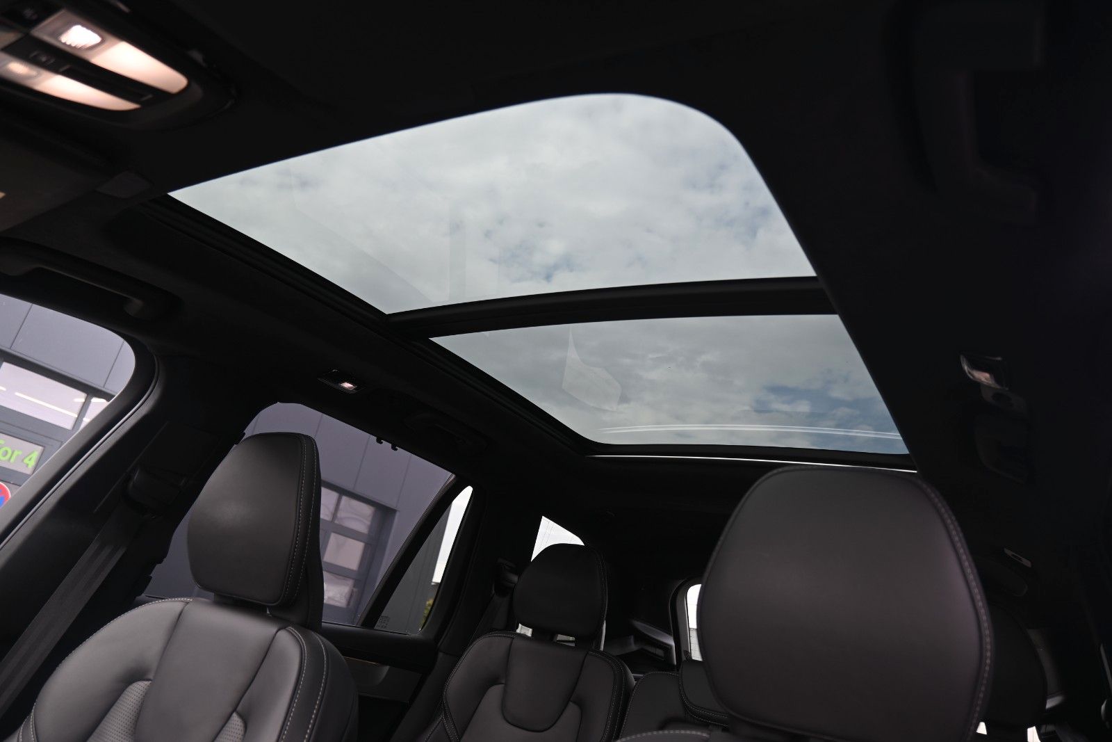 Fahrzeugabbildung Volvo XC90 T8 AWD Ultra Black Edition*LUFT*360*ACC*AHK