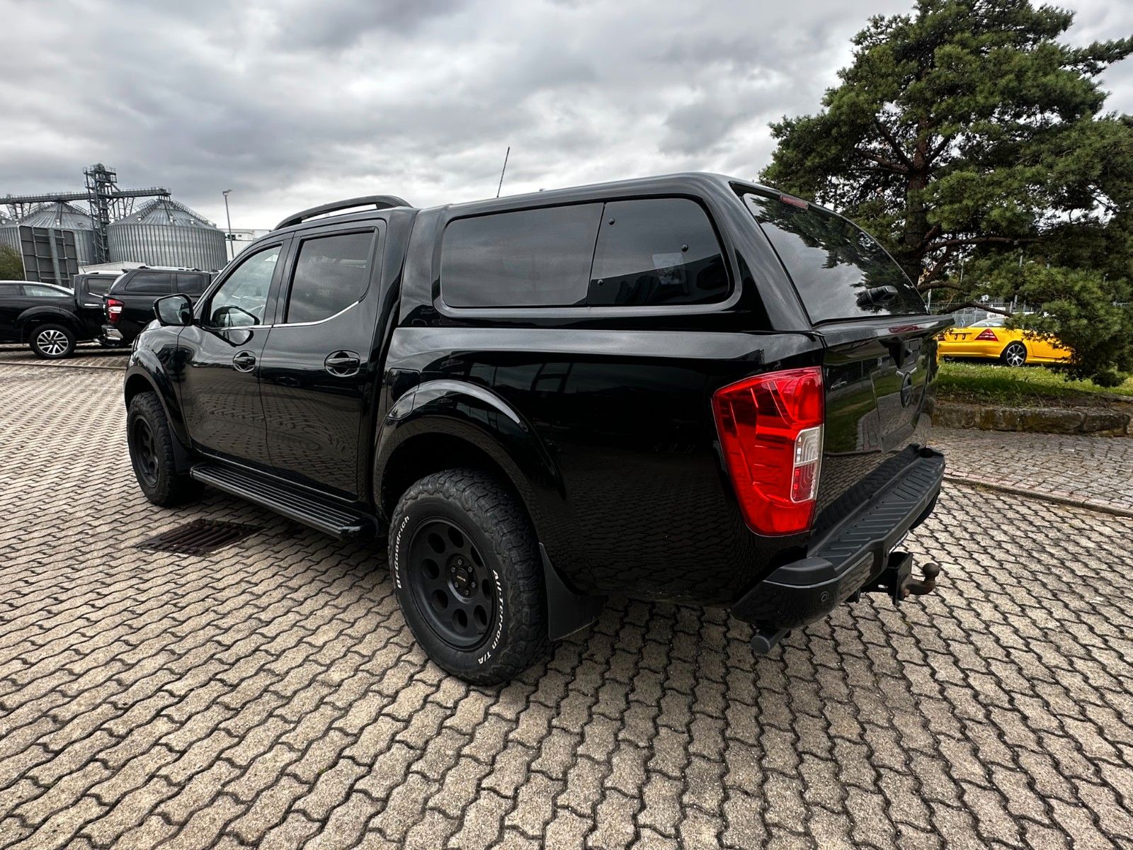 Fahrzeugabbildung Nissan Nissan Navara 2.3 dCi 190PS AT DC N-Guard