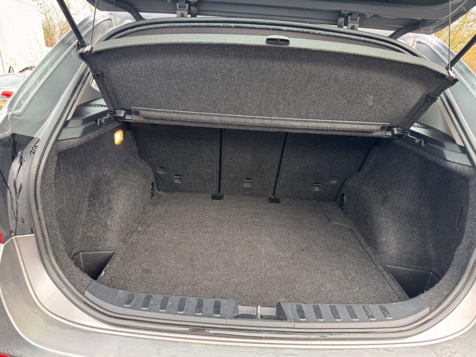 Fahrzeugabbildung BMW X1 18 i sDrive Navi+Tempomat