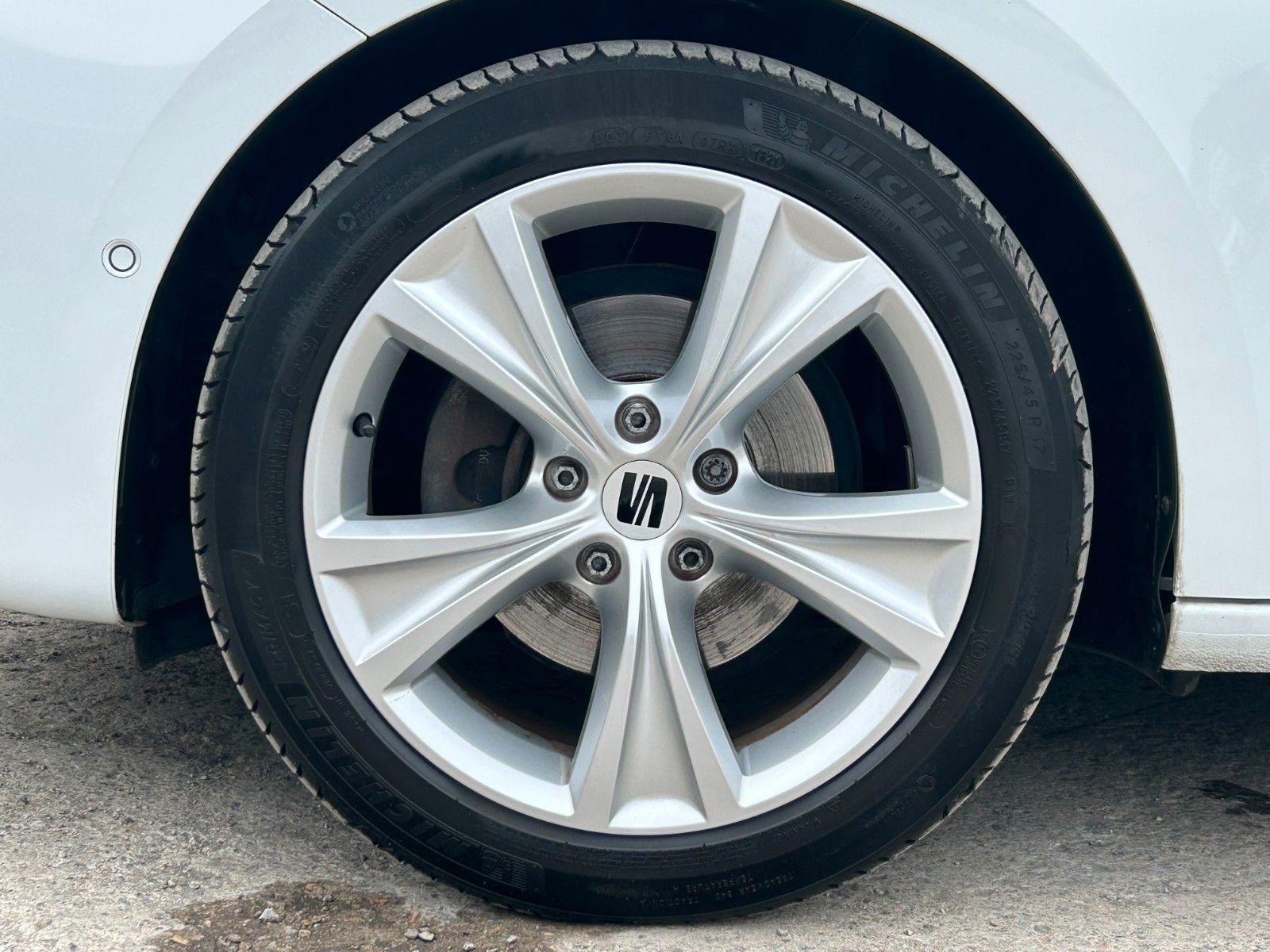 Fahrzeugabbildung SEAT Leon 1.5 TSI FR ACC LED VC SHZ LHZ Kam Ambiente