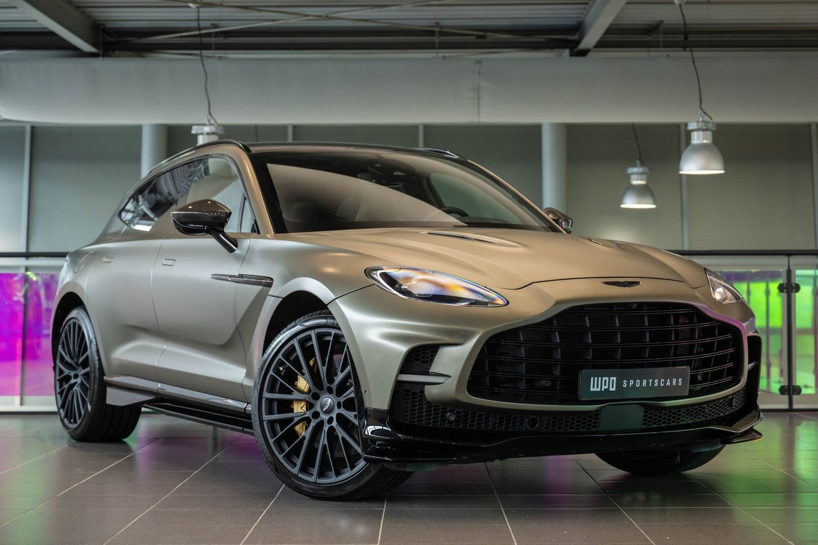 ASTON MARTIN DBX