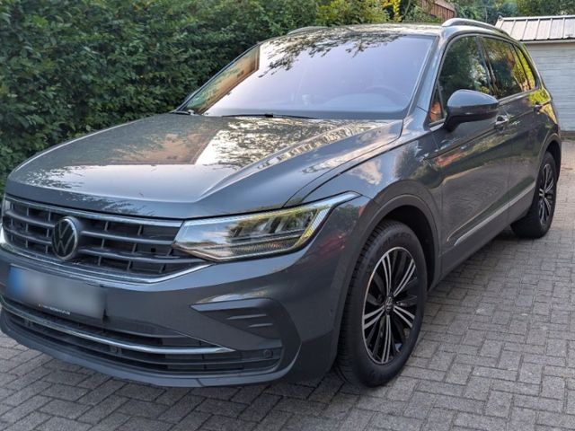 Fahrzeugabbildung Volkswagen Tiguan Life Active 1,5 l TSI DSG Active