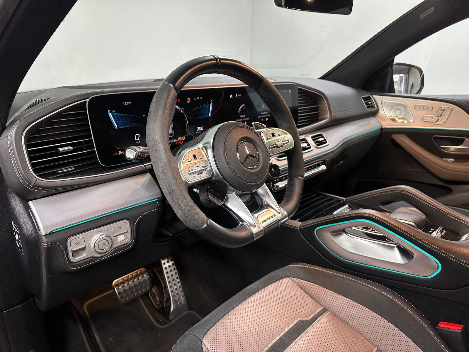 Fahrzeugabbildung Mercedes-Benz GLE 63 S 4MATIC+ *PANORAMA*NIGHT*VMAX*MULITBEAM*