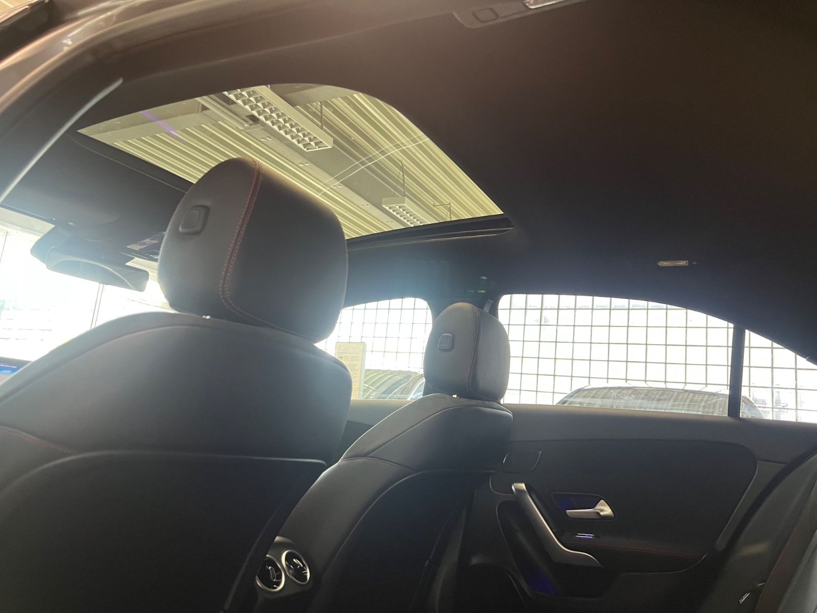 Fahrzeugabbildung Mercedes-Benz A 200 Limousine AMG LINE *PANORAMADACH*CARBON*