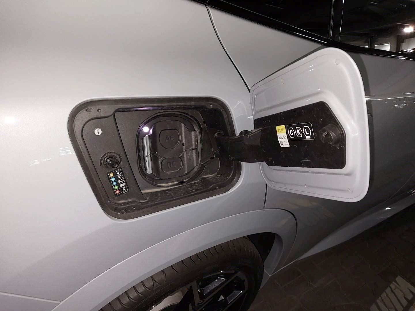 Fahrzeugabbildung BMW iX2 20" M LMR | M Sportpaket pro | Aktivsitz für
